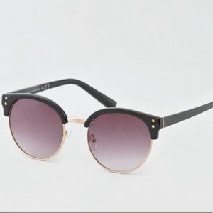 American eagle black round sunglasses